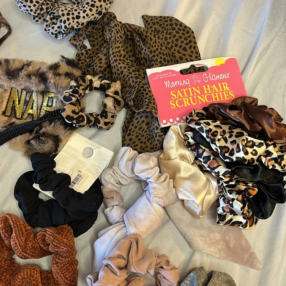 Hair Accessory Lot - Picture 5 of 7